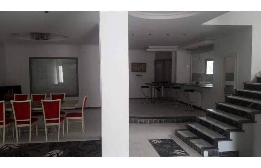 A Louer une Villa S+4 haut standing Richement Meublé à La Soukra