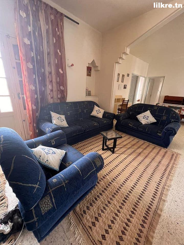 A louer un Etage de villa S+3 Richement meublé à Houmet Souk Jerba