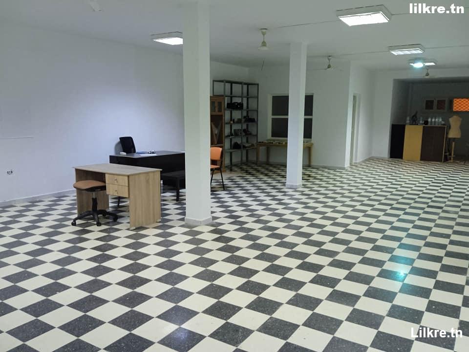 A louer un étages de Bureau situé à Route de chinois M’nihla Ariana