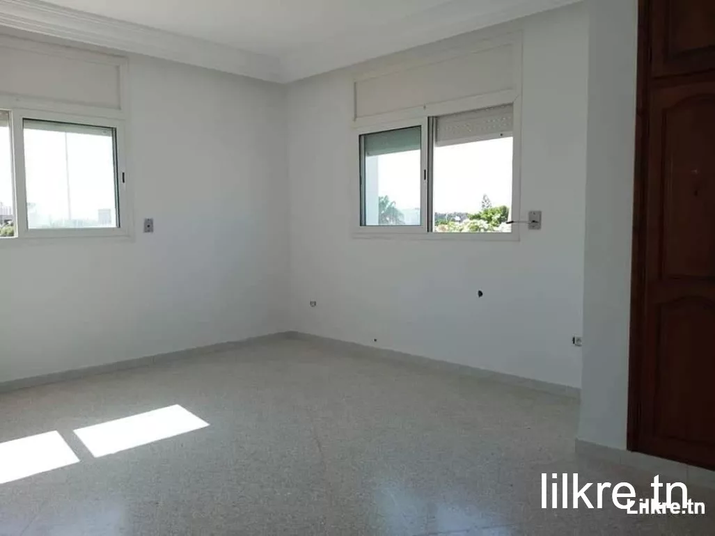 A louer une belle Villa S+5 à Borj Cedria