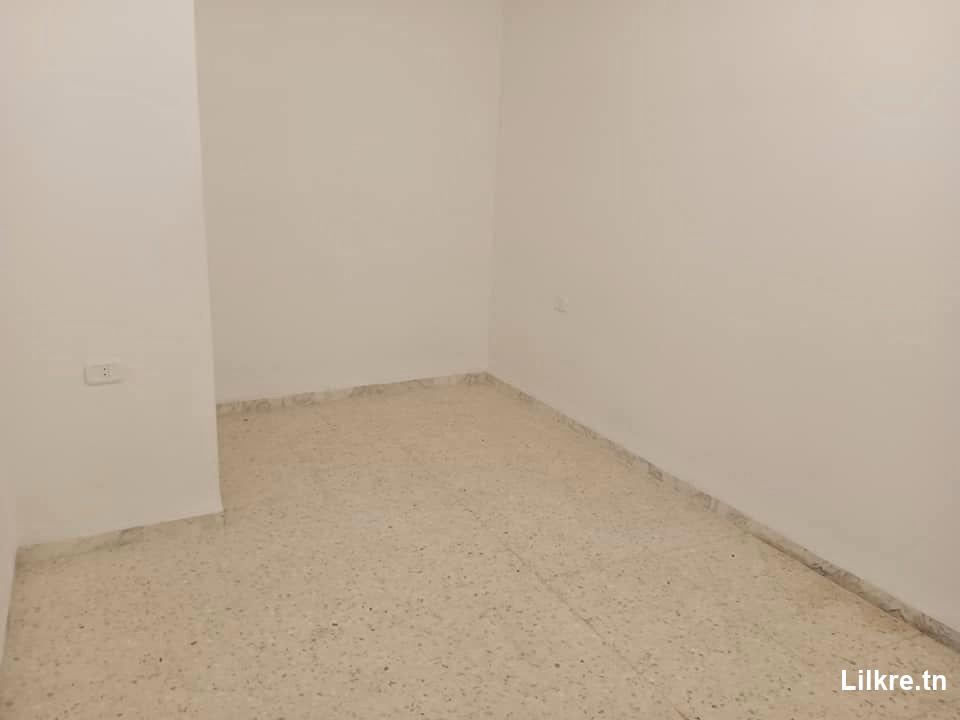  A louer Appartement S+3 situé à Hay Sahha El Agba