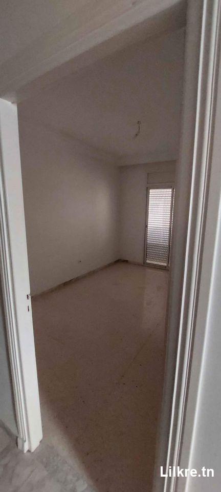 A louer un Appartement S+3 à l'Aouina cité wahat 
