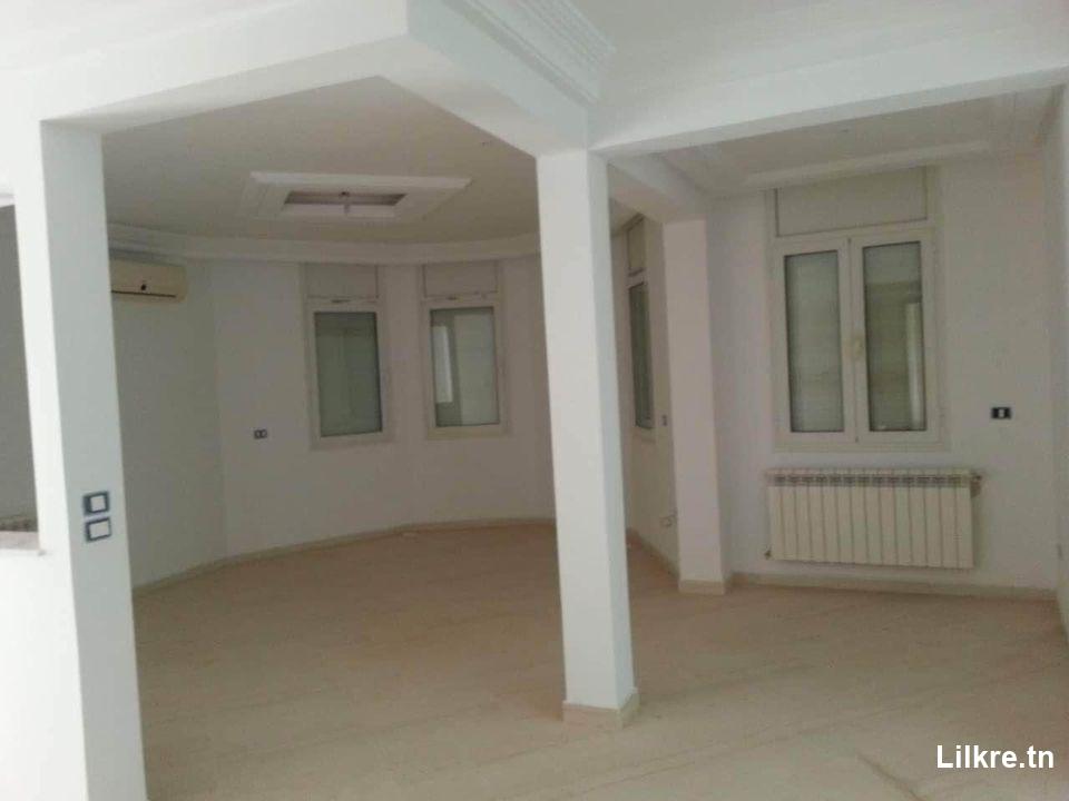 A louer un étage de villa S+2 à béni khiar 