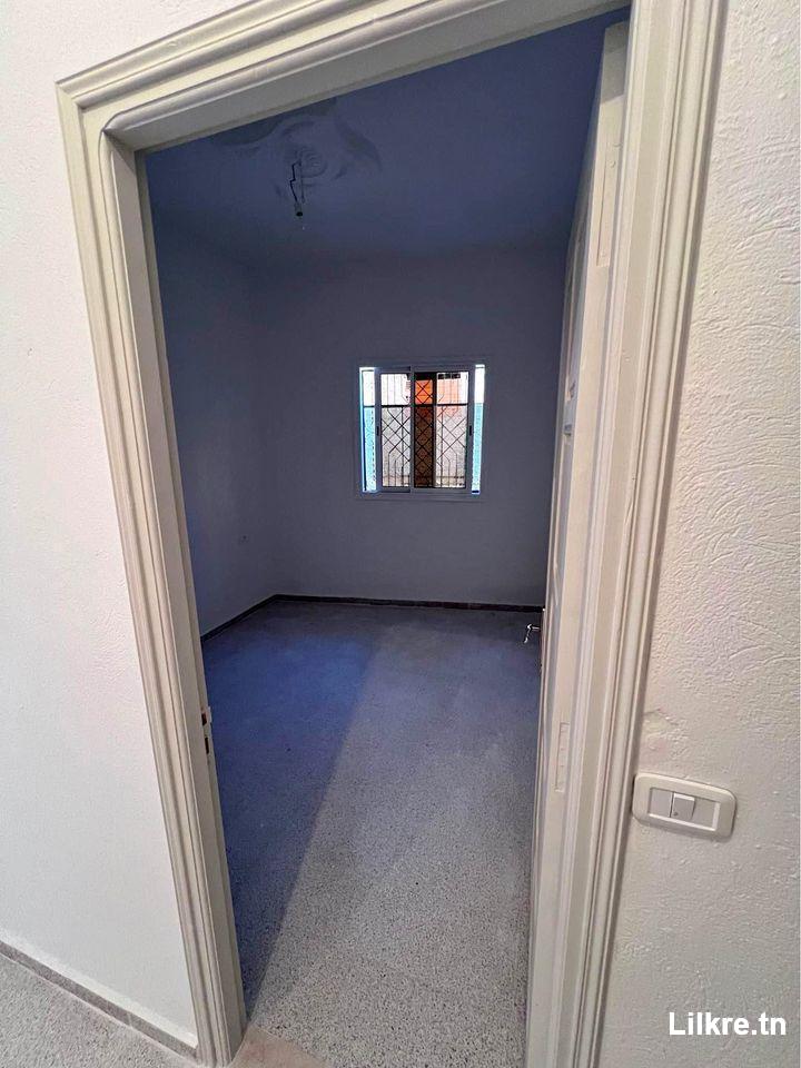 A louer un Appartement S+2 neuf jamais habiter à hay ezzayatin