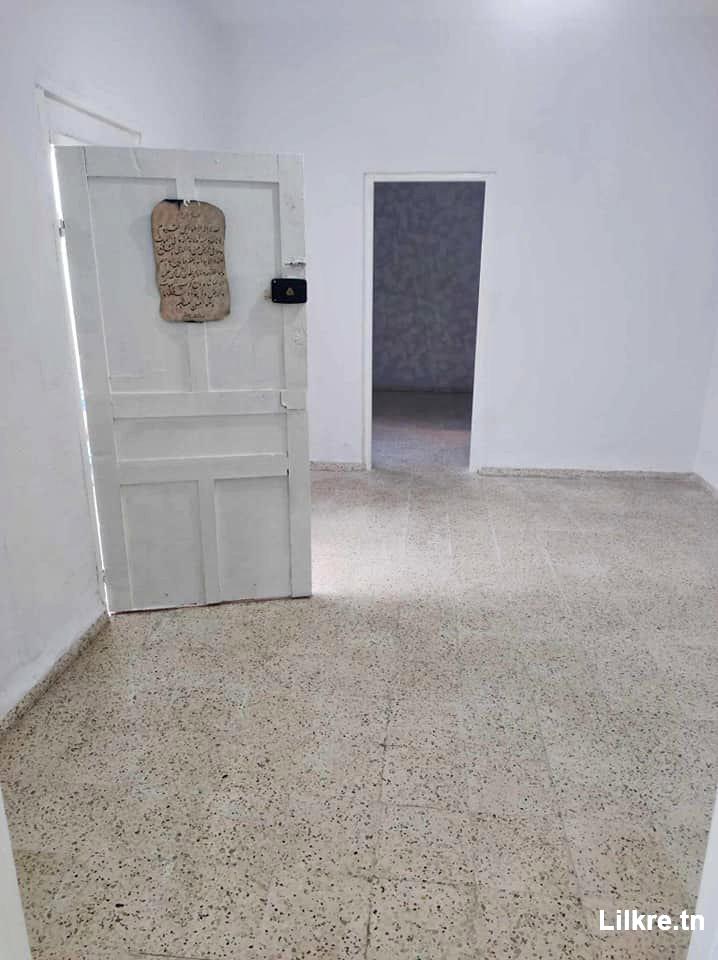 A louer un Studio S+1 à Ettahrir 