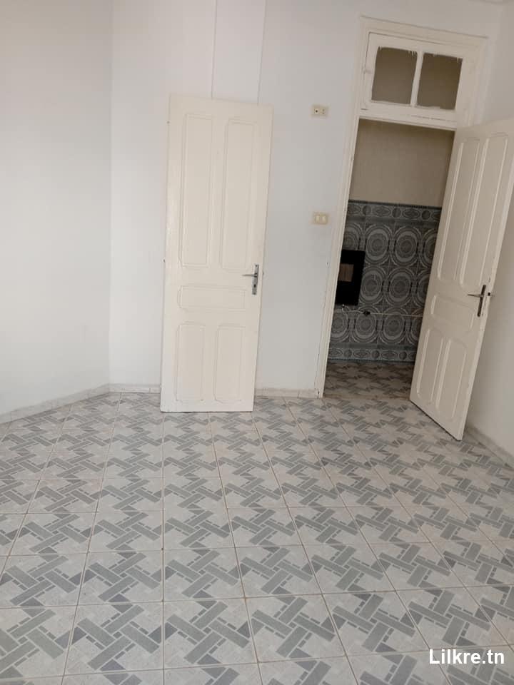 A louer un grand Appartement S+3 à passage