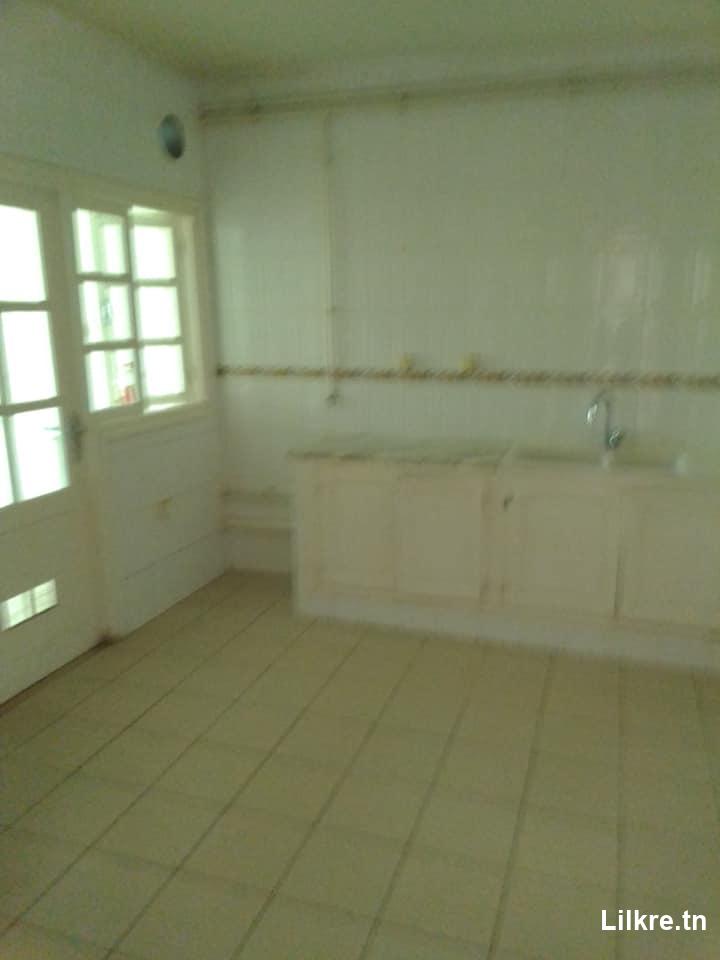 Location un Appartement S+4 à Soukra