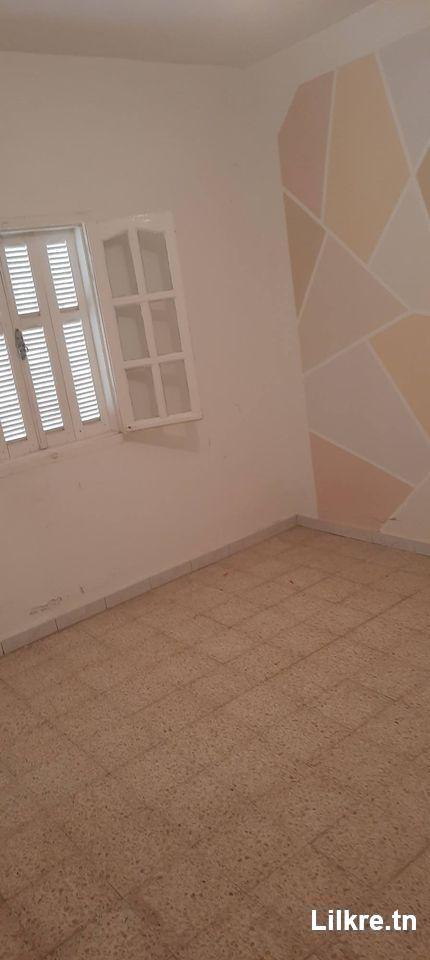 A louer un Studio S+1 situé à city des officiers khaznadar 