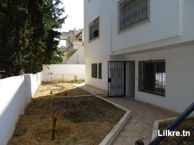 Appart 2 pièces au rez de jardin de villa à Menzah 8