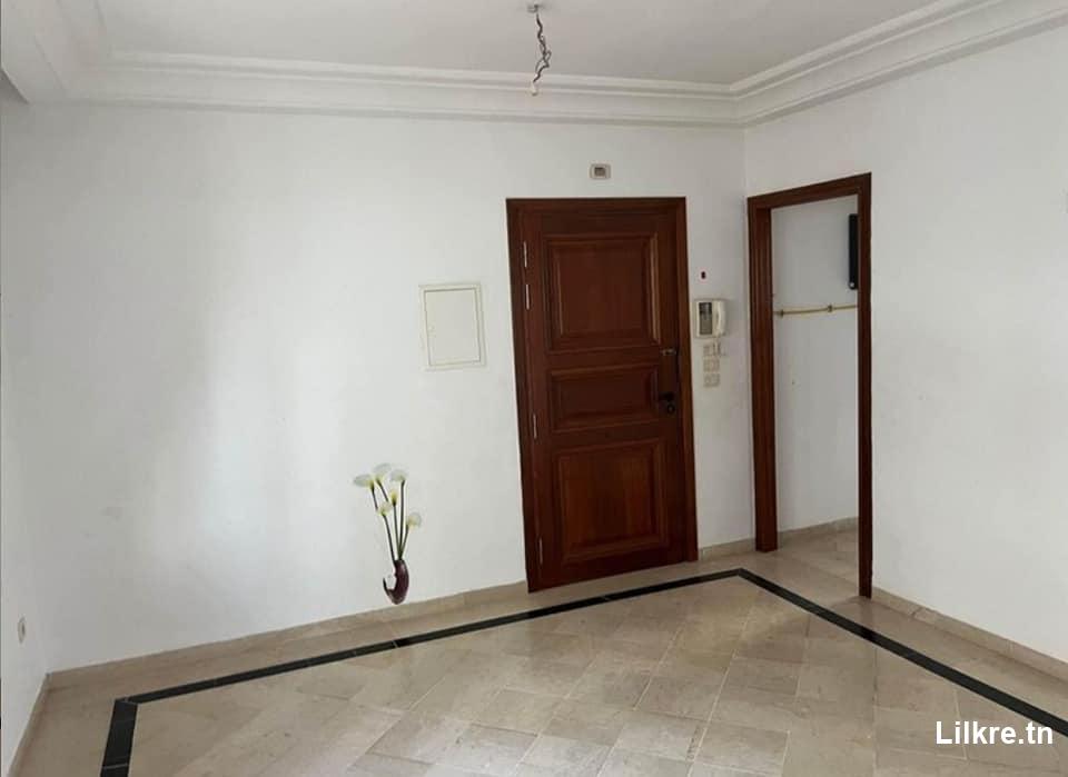 A louer un appartement s+1  à Cite Enasser 1  