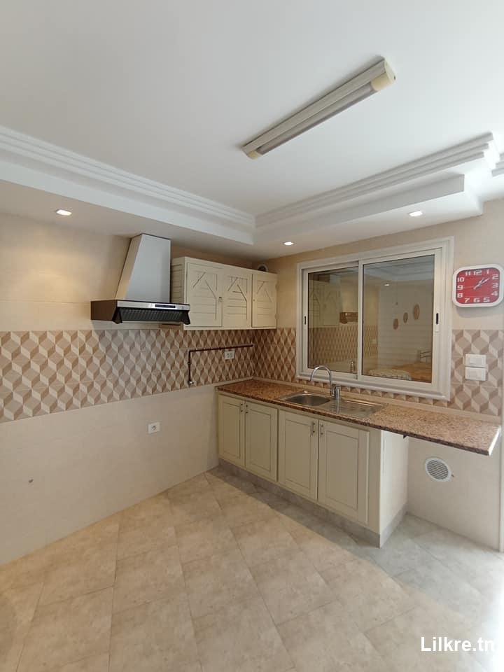 A louer un studiio  semi-meublé   S+0 à  Ain Zaghouan Nord 