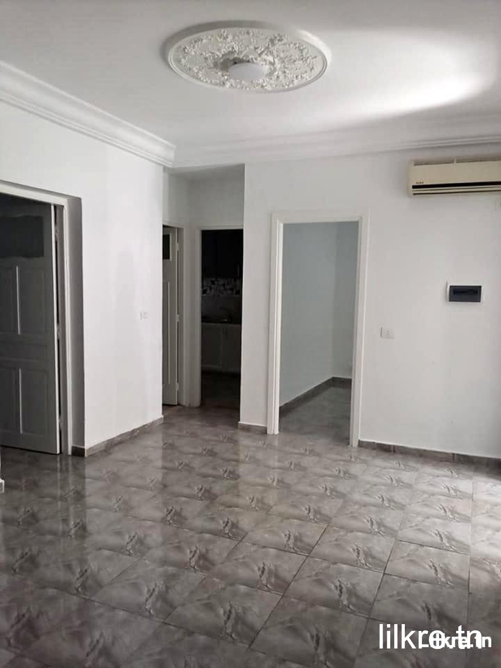 A louer un Etage de villa S+3 à kram