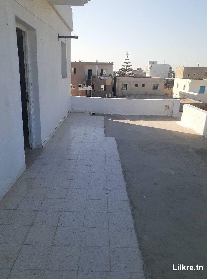 A louer un Appartement S+3 à Bhar lazrak Marsa 